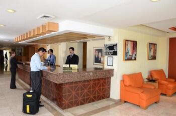 Hotel Plaza Calzada 몬테레이 외부 사진